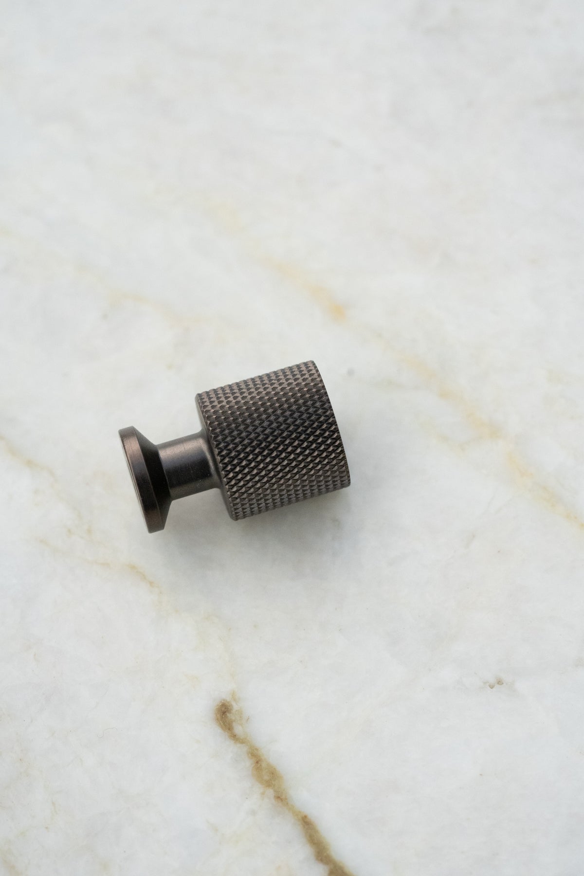 Møbelknop med diamond cut i bronze / bruneret messing, 33 mm - Nyboder • Chr. Jørgensen - Copenhagenhomedesign