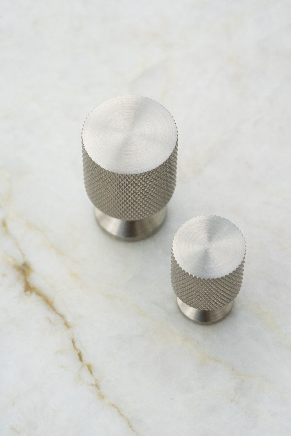 Møbelknop med diamond cut i rustfrit stål look, 33 mm - Nyboder • Chr. Jørgensen - Copenhagenhomedesign