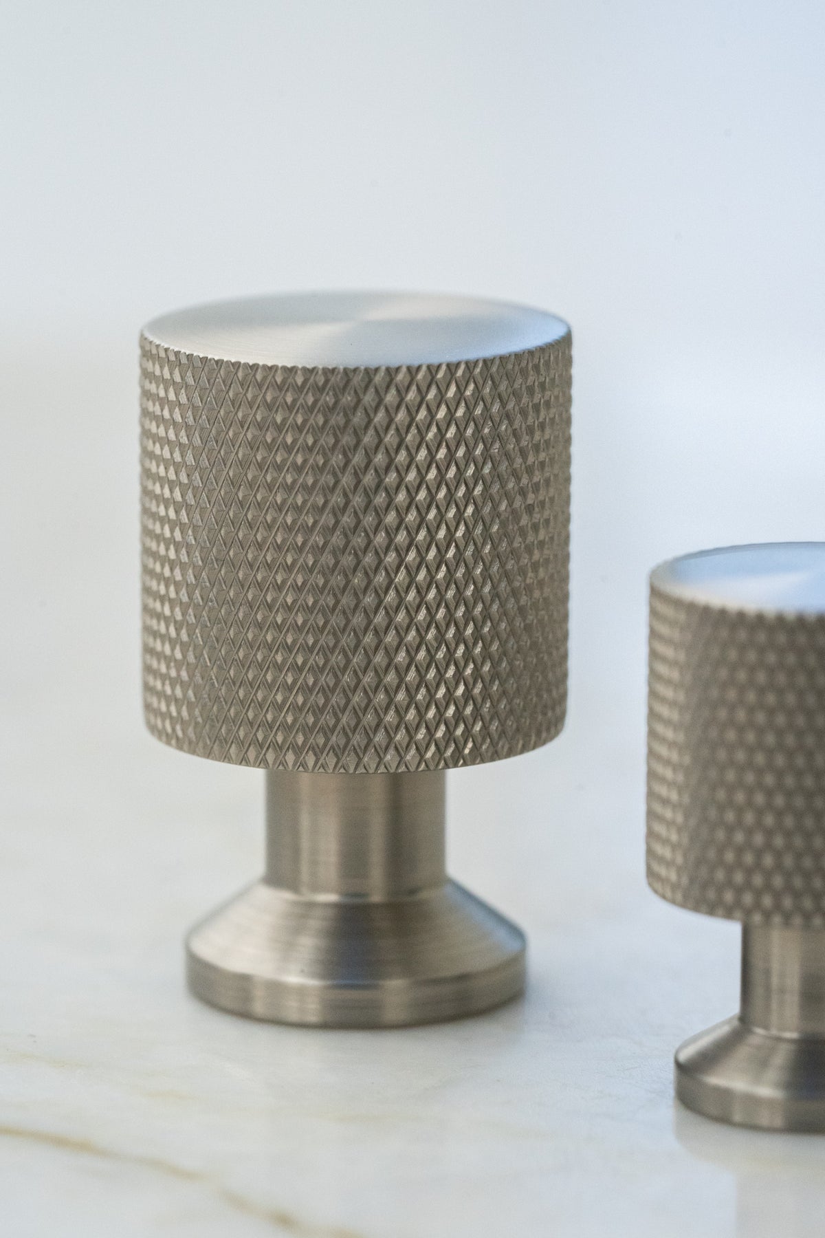 Møbelknop med diamond cut i rustfrit stål look, 33 mm - Nyboder • Chr. Jørgensen - Copenhagenhomedesign