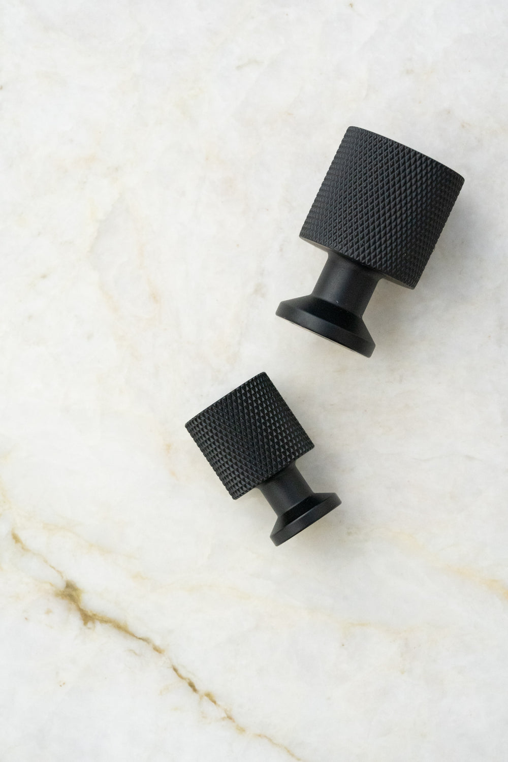 Nyboder • Møbelknop i messing i sort med diamond cut