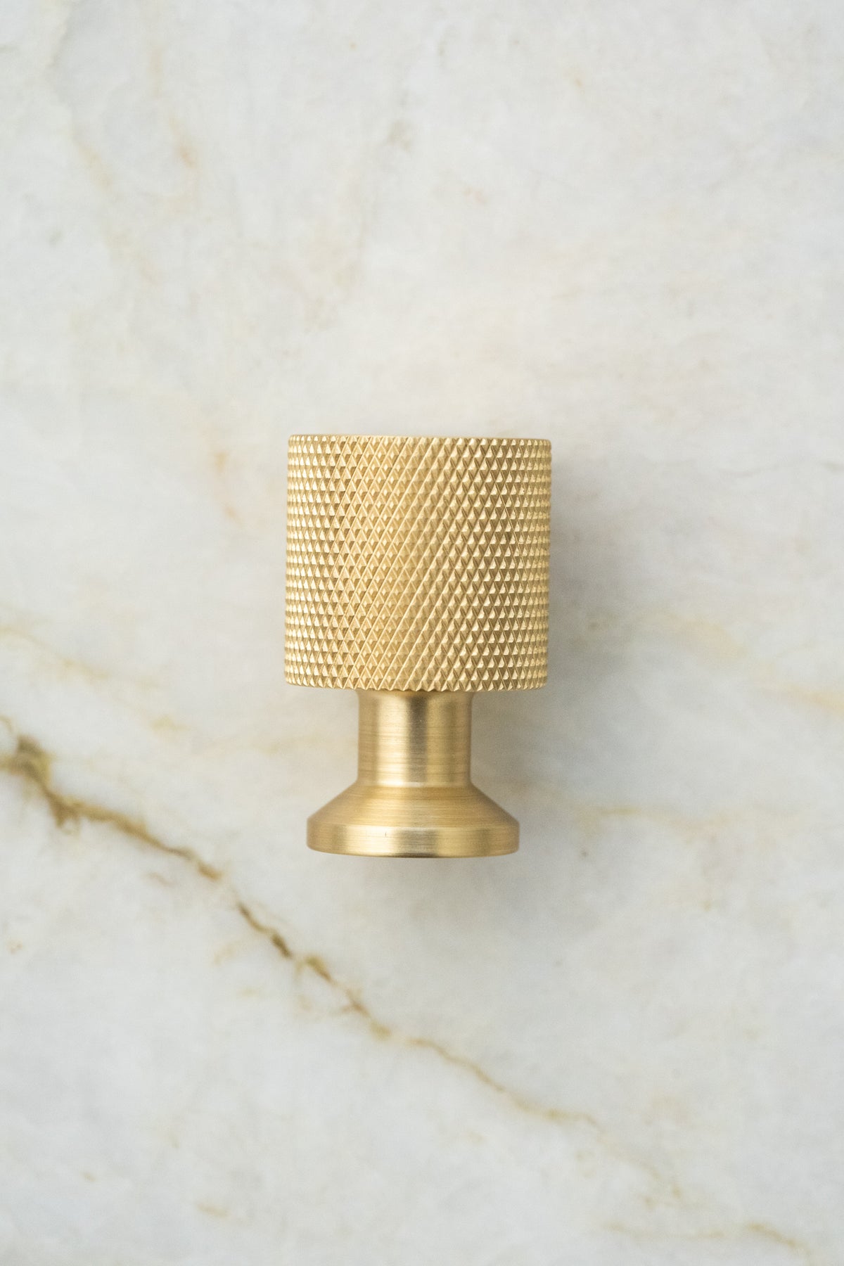 Møbelknop med diamond cut i messing med lak, 33 mm - Nyboder • Chr. Jørgensen - Copenhagenhomedesign