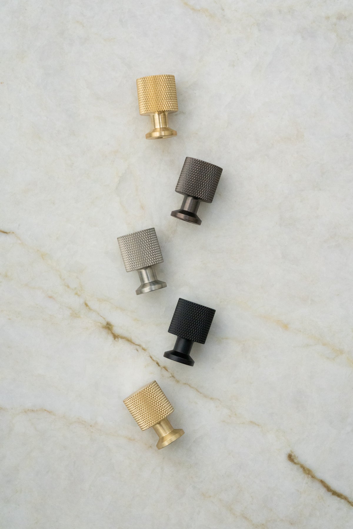 Møbelknop med diamond cut i messing uden lak, 33 mm - Nyboder • Chr. Jørgensen - Copenhagenhomedesign
