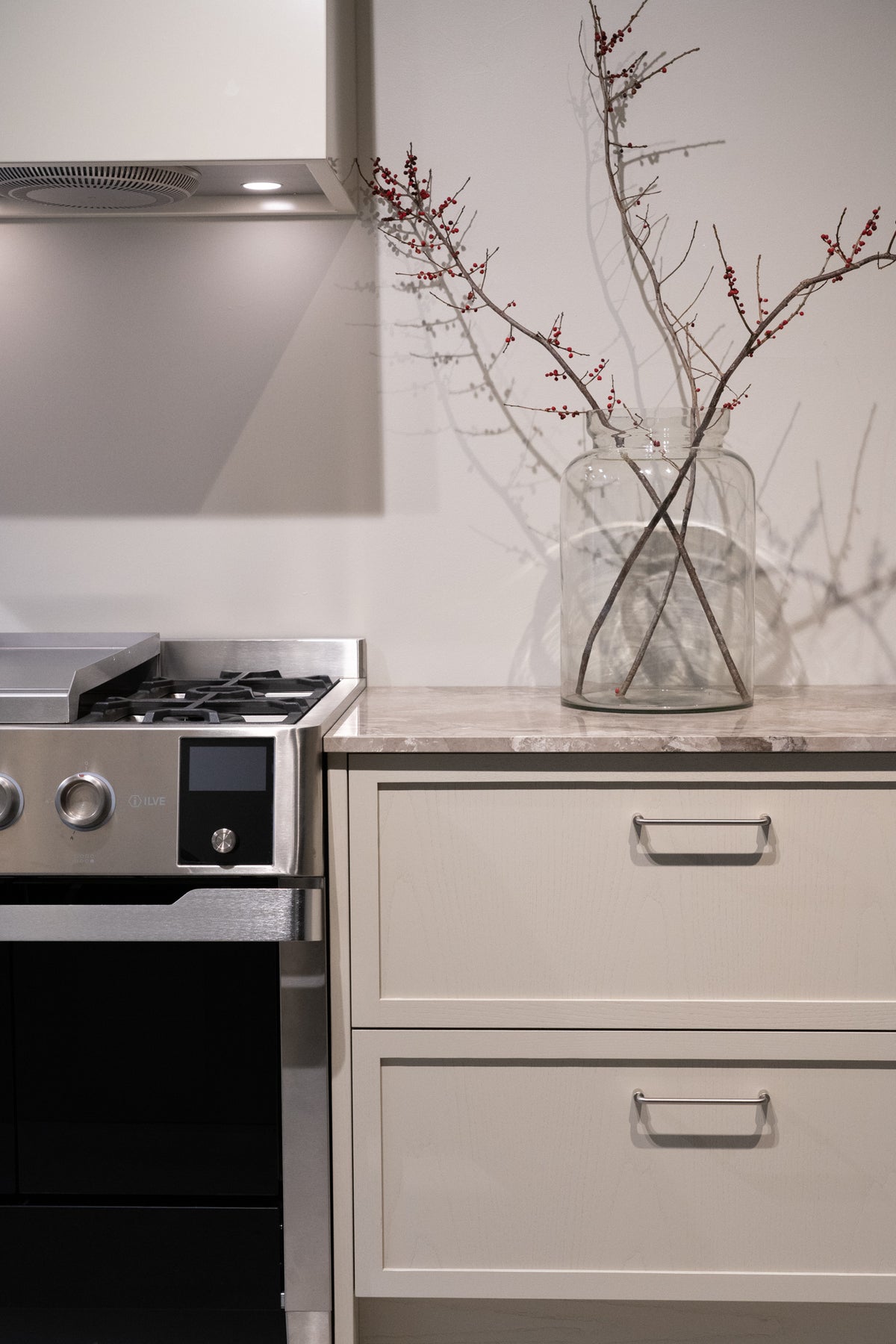 Ordrup • Greb i børstet rustfrit stål look med separate fødder - Copenhagenhomedesign