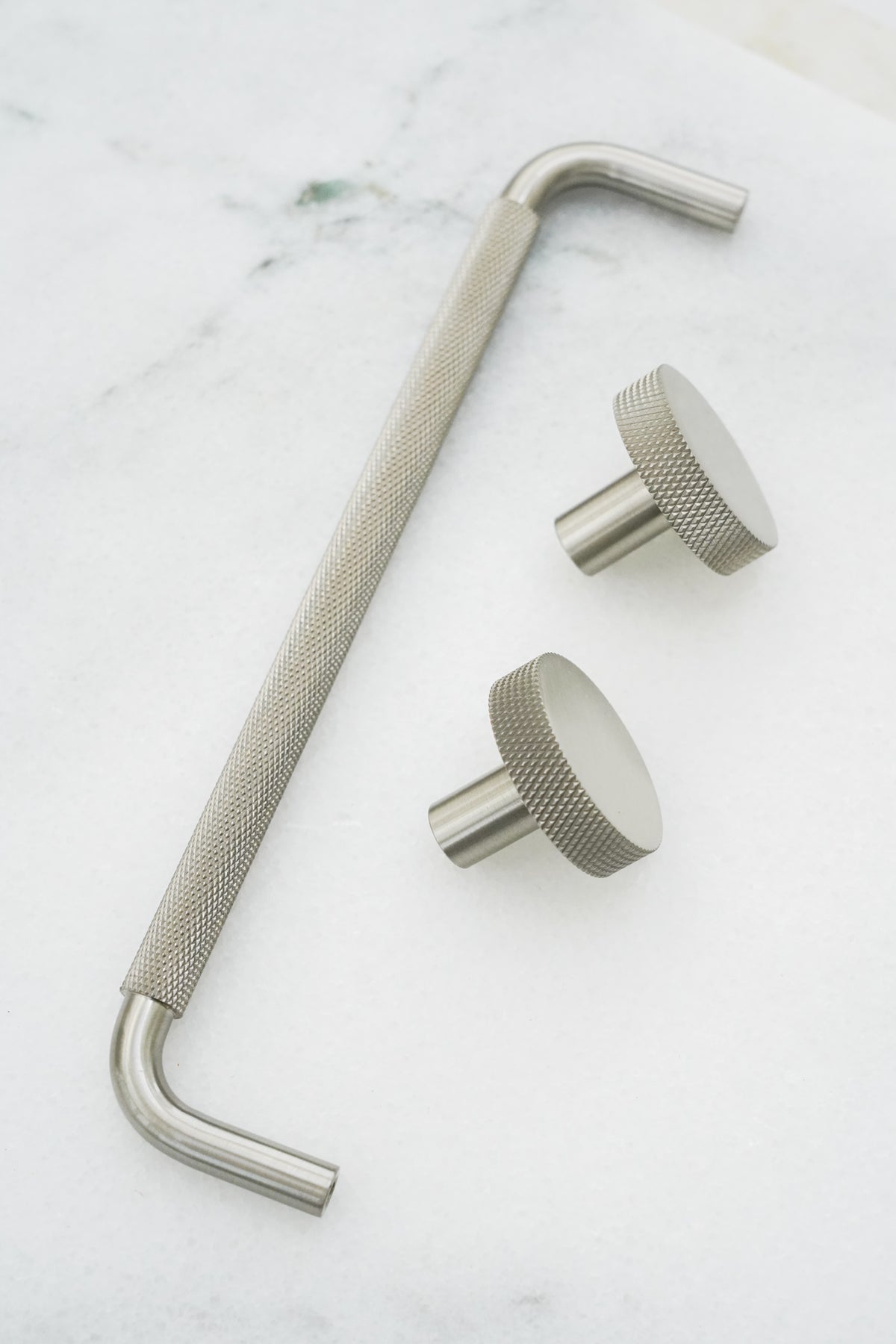 Køkkengreb med diamond cut i rustfrit stål look - Østerbro • Chr. Jørgensen - Copenhagenhomedesign