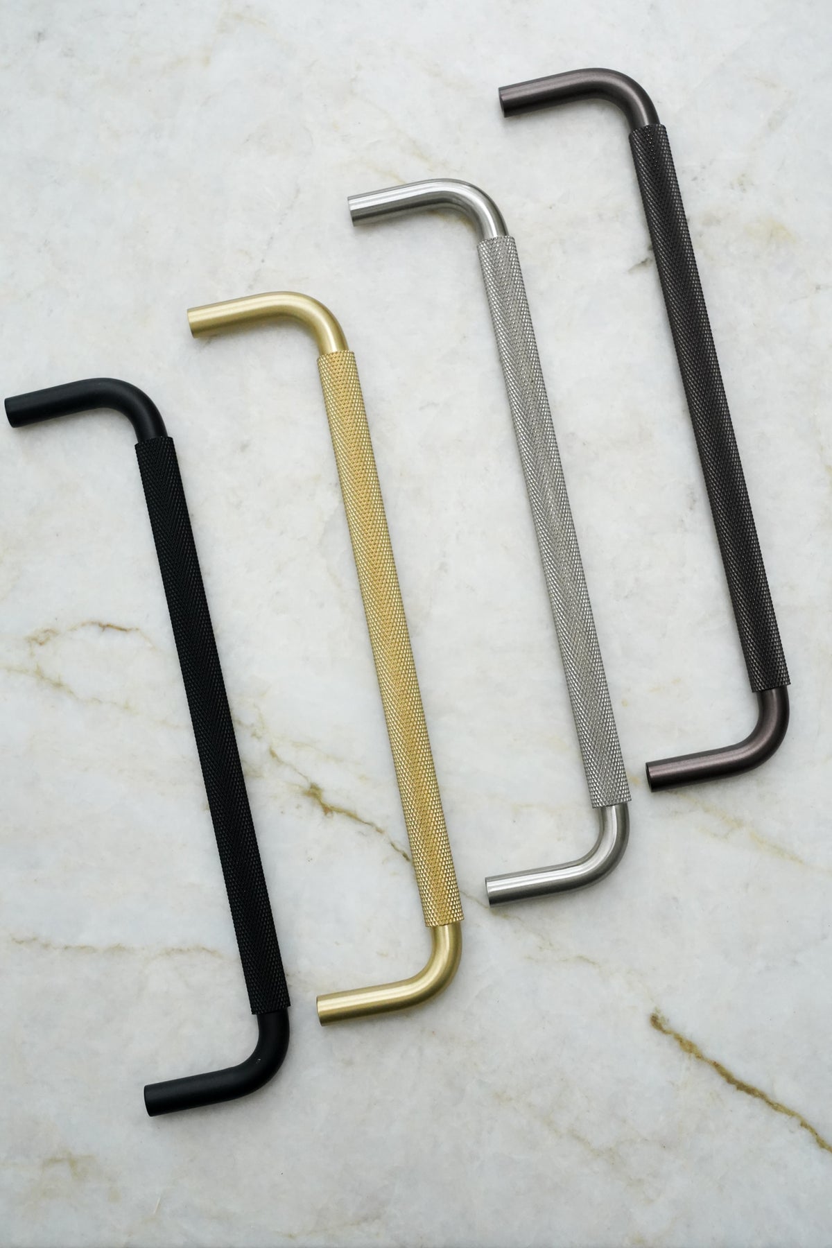 Køkkengreb med diamond cut i rustfrit stål look - Østerbro • Chr. Jørgensen - Copenhagenhomedesign