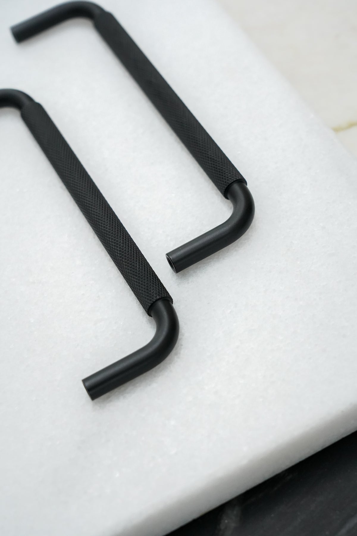 Køkkengreb med diamond cut i sort - Østerbro • Chr. Jørgensen