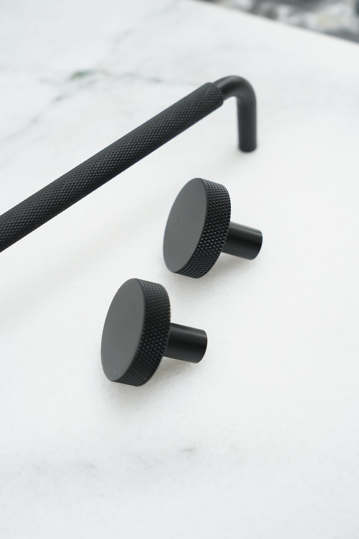 Køkkengreb med diamond cut i sort - Østerbro • Chr. Jørgensen