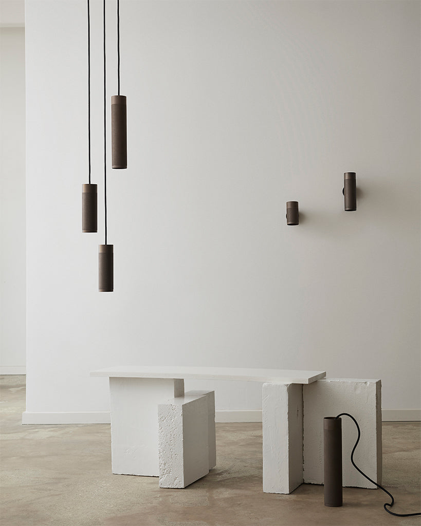 Eksklusiv patrone væglampe i bruneret messing af den danske designer Kasper Thorup (Thorup Copenhagen).