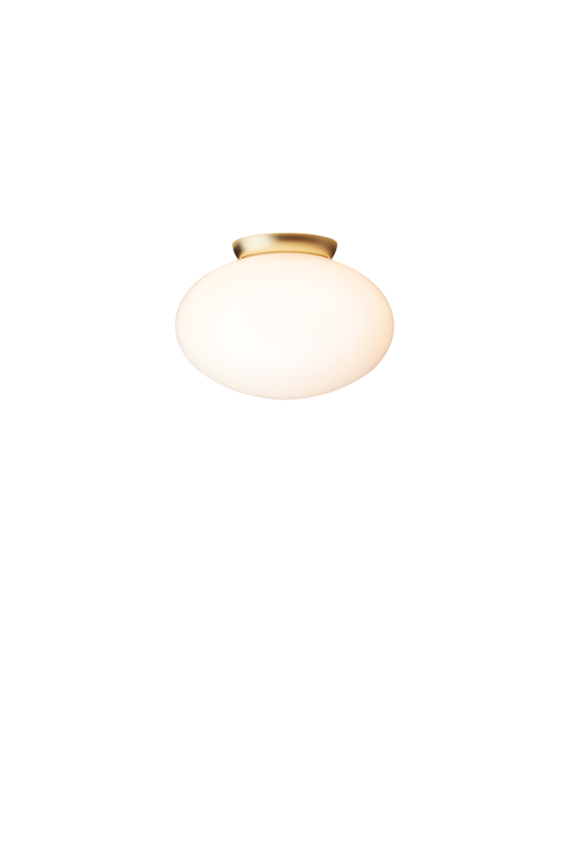 Loftlampe med messingfarvet fatning og skærm i opalglas, på hvid baggrund