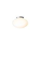 Loftlampe med sølvfarvet fatning og skærm af opalglas, på hvid baggrund