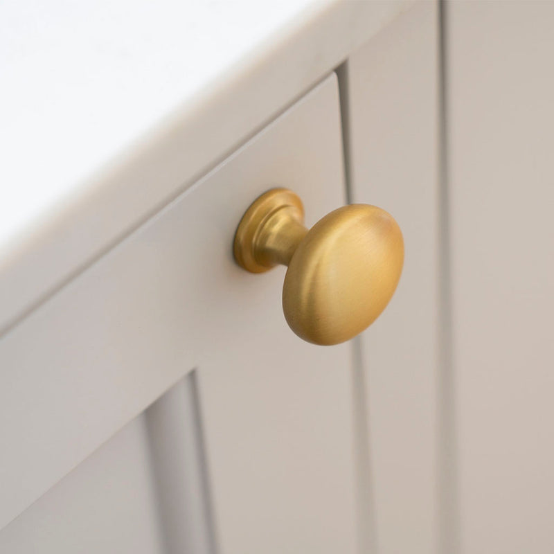 Knop: Skjern • Knop i klassisk design i børstet messing look